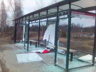 Vandaliserad busshållplats